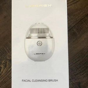 face cleaning brush .